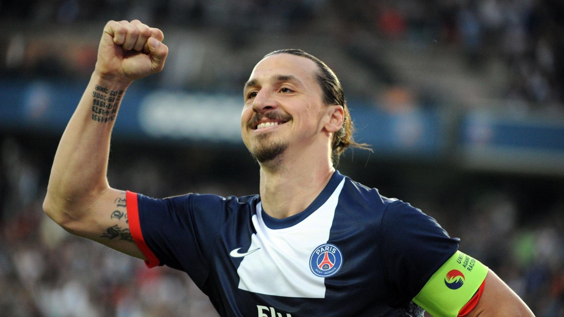 Leyu Sport登录入口-体育场馆夜间开放项目吸引市民夜跑与健身参与，体育馆夜跑图片